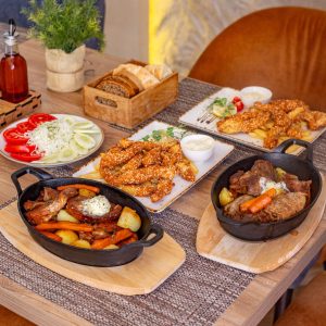 Hrskava piletina sa susamom i mešano meso